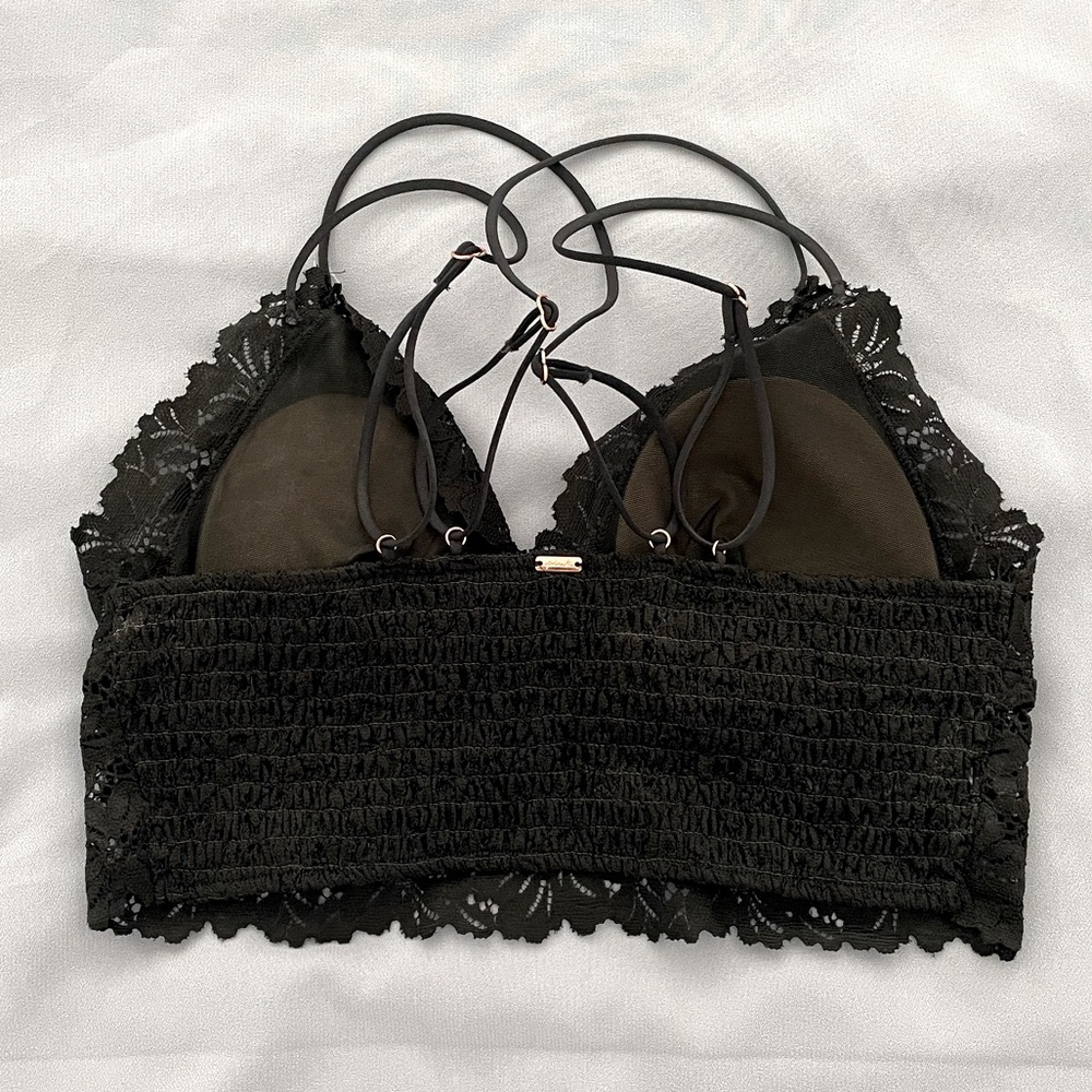 BNWT Victoria’s Secret black lacy bralette - Picture 3 of 4